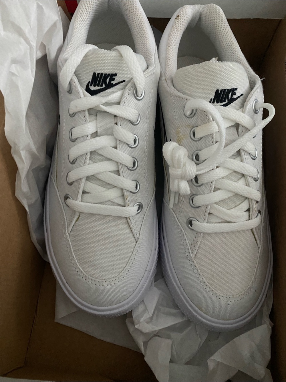 New Women’s White Low-Top Canvas Sneakers